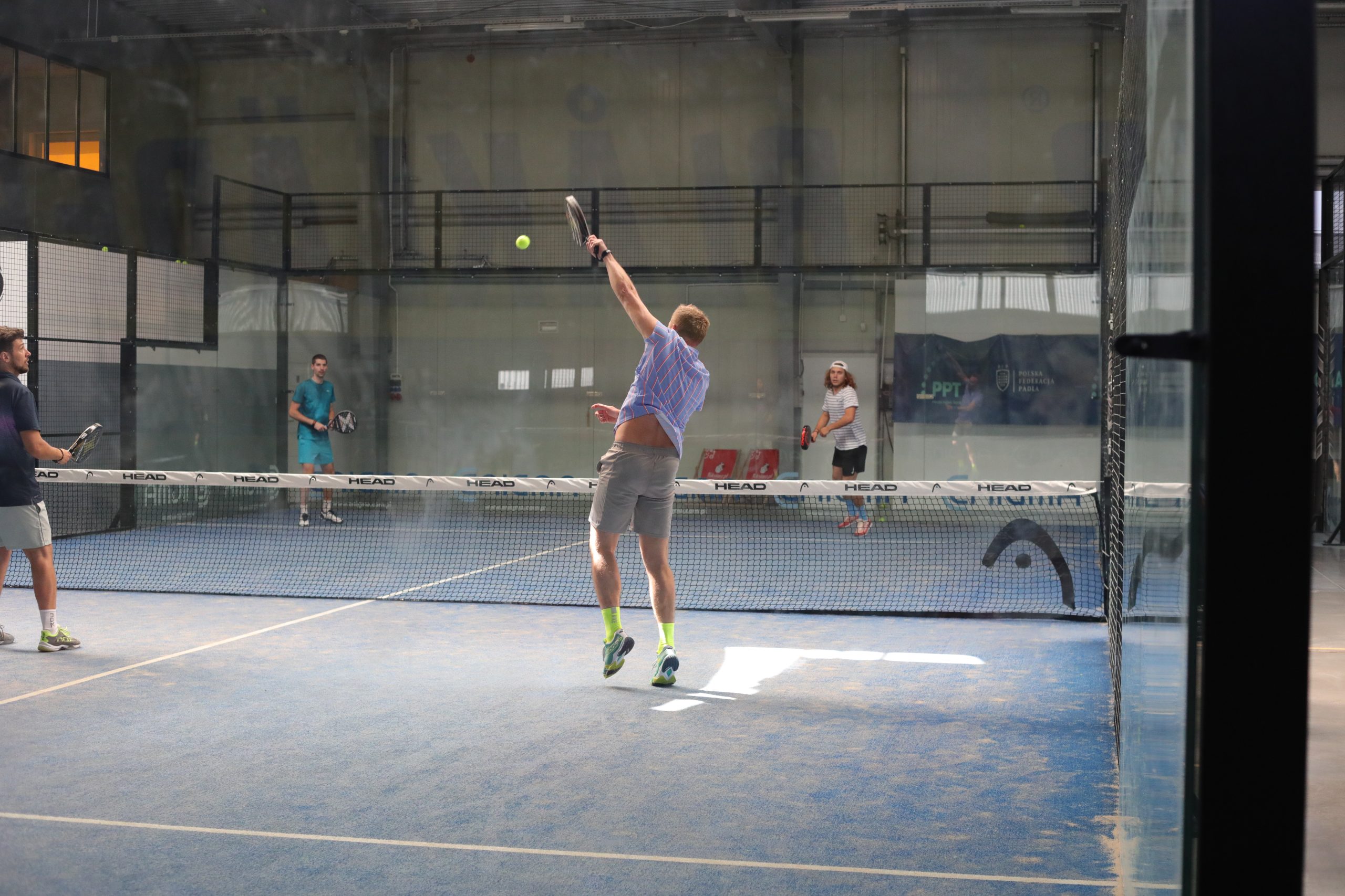 Jak zacząć grać w padla? Poradnik dla początkujących