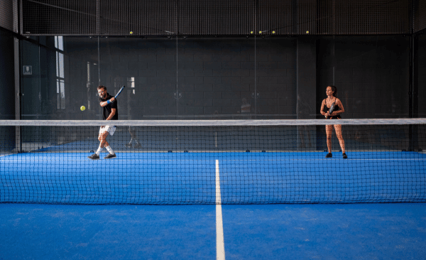 Padel Warszawa - jak wybrać dobry klub i kort do gry?